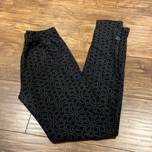 Sweetlegs black floral leggings
